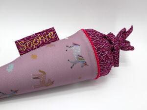 Schultüte "Einhörner - Gretas Schwester" mit Namen