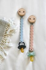 laessig-schnullerkette-tiny-smile-ahorn-2