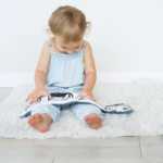 wee-gallery-freundliche-gesichter-im-garten-baby-s-first-soft-book-6