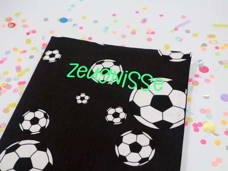 IMG_6430 Personalisierte Zeugnismappe Fußball – Geschenk zur Einschulung für Jungs