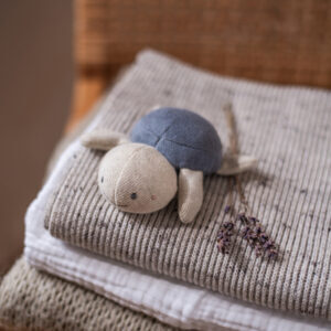 Ava&Yves - Babyrassel Schildkröte jeansblau