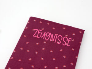 Personalisierte Zeugnismappe Regenbogen – mit Namen bestickt